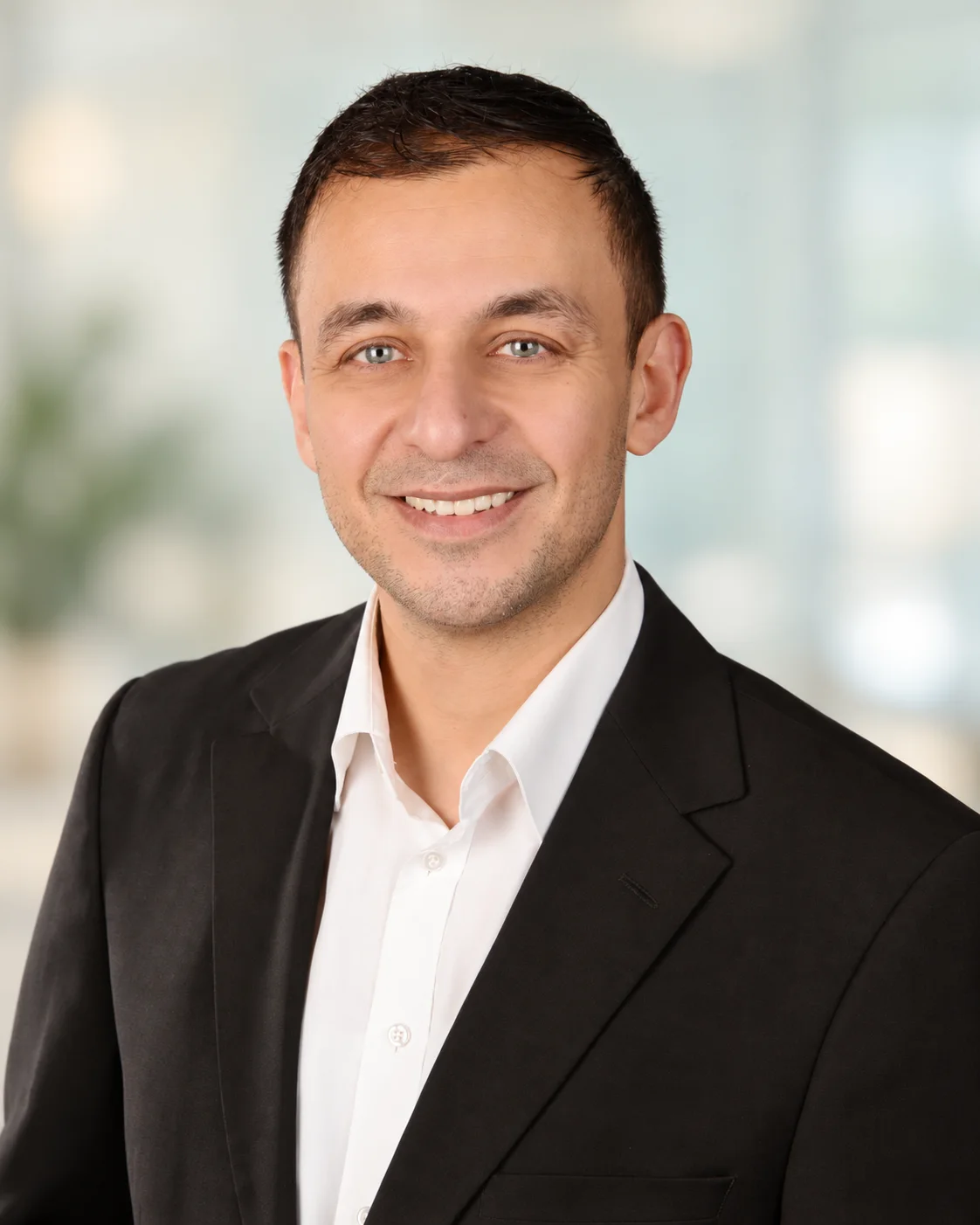 Nashed Bishay, Versicherungsmakler